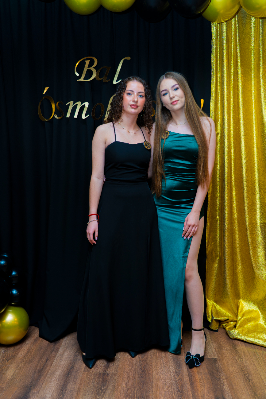 To był wyjątkowy bal. Zobacz, jak bawili się ósmoklasiści z Jedynki