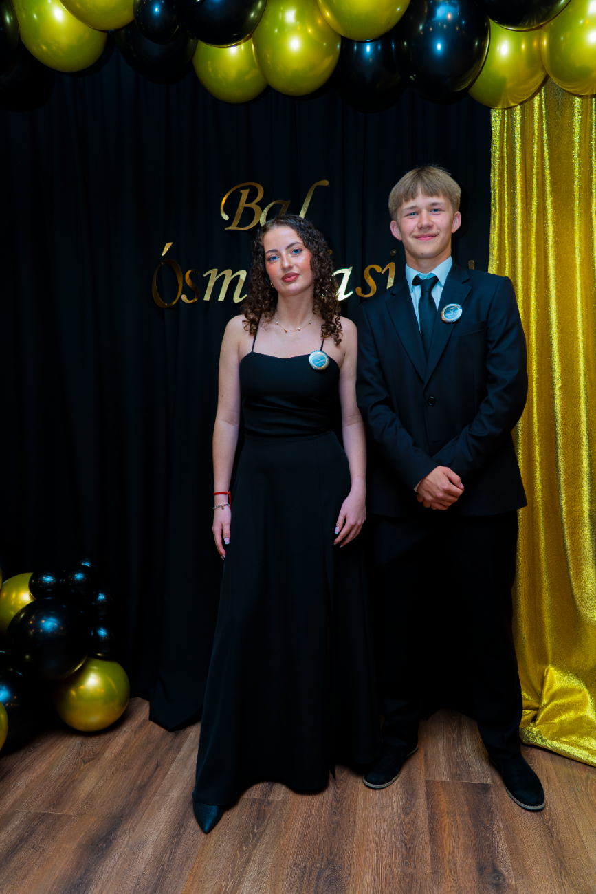 To był wyjątkowy bal. Zobacz, jak bawili się ósmoklasiści z Jedynki