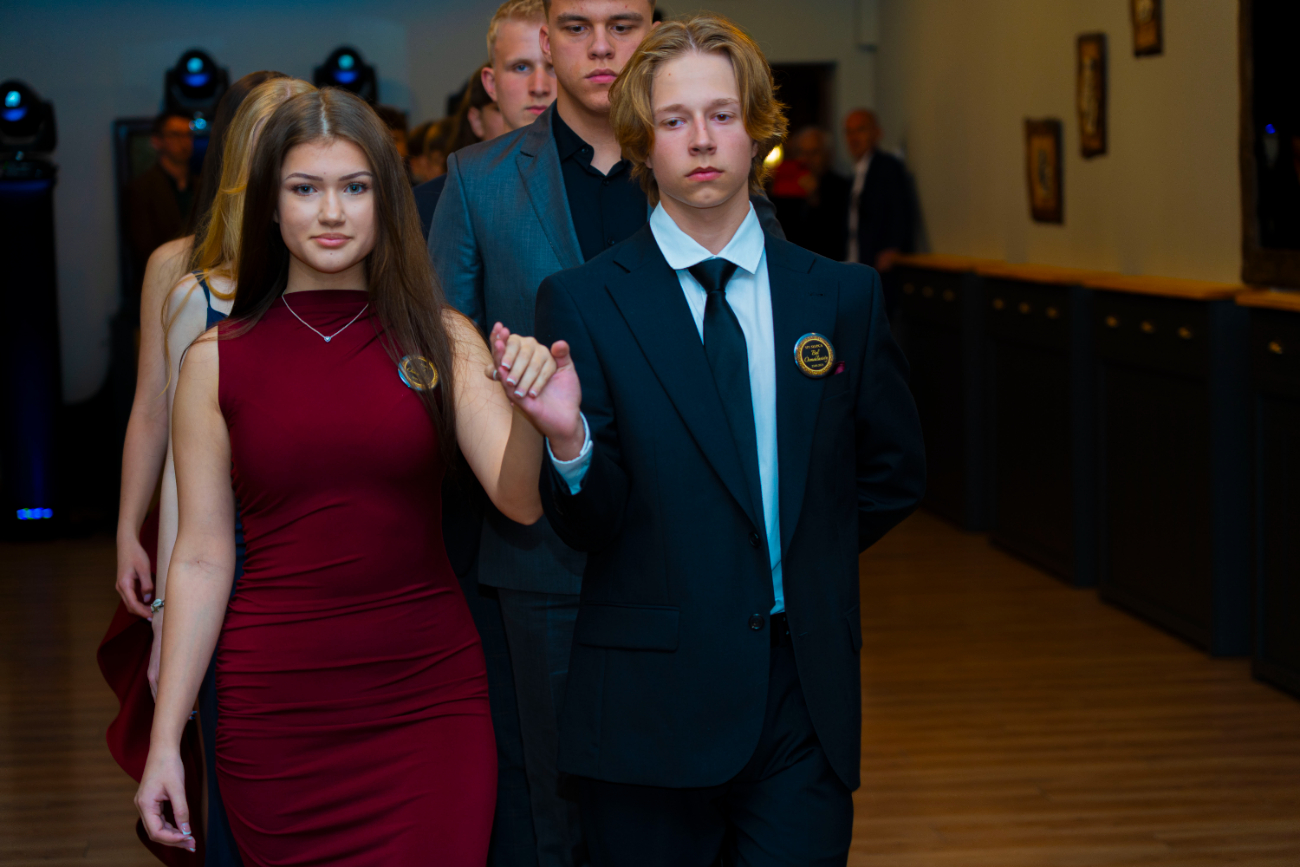 To był wyjątkowy bal. Zobacz, jak bawili się ósmoklasiści z Jedynki