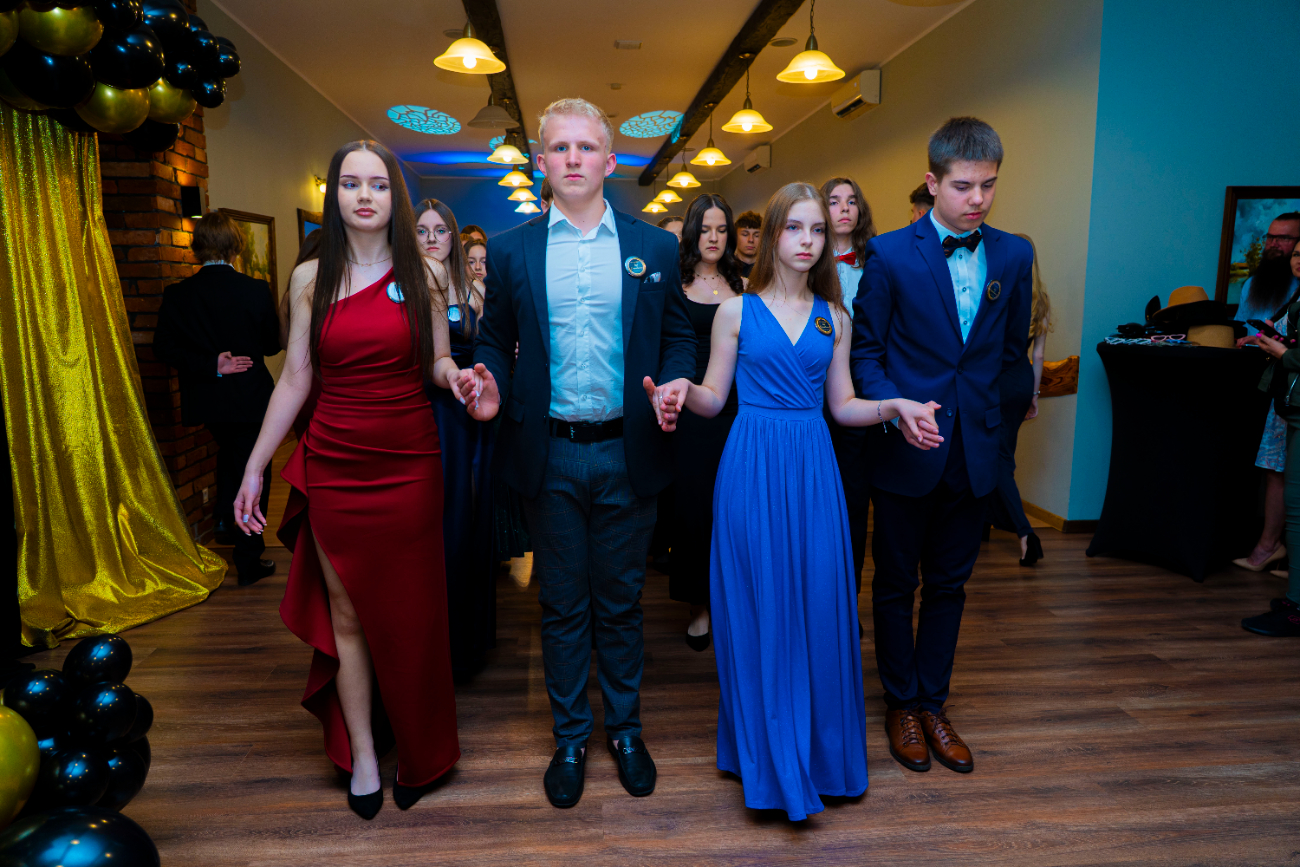 To był wyjątkowy bal. Zobacz, jak bawili się ósmoklasiści z Jedynki