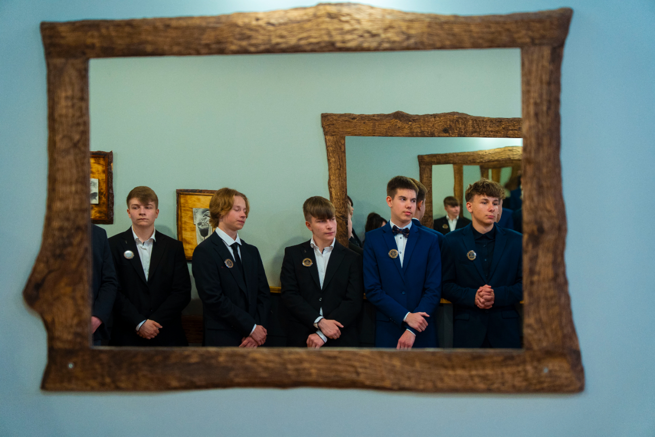 To był wyjątkowy bal. Zobacz, jak bawili się ósmoklasiści z Jedynki