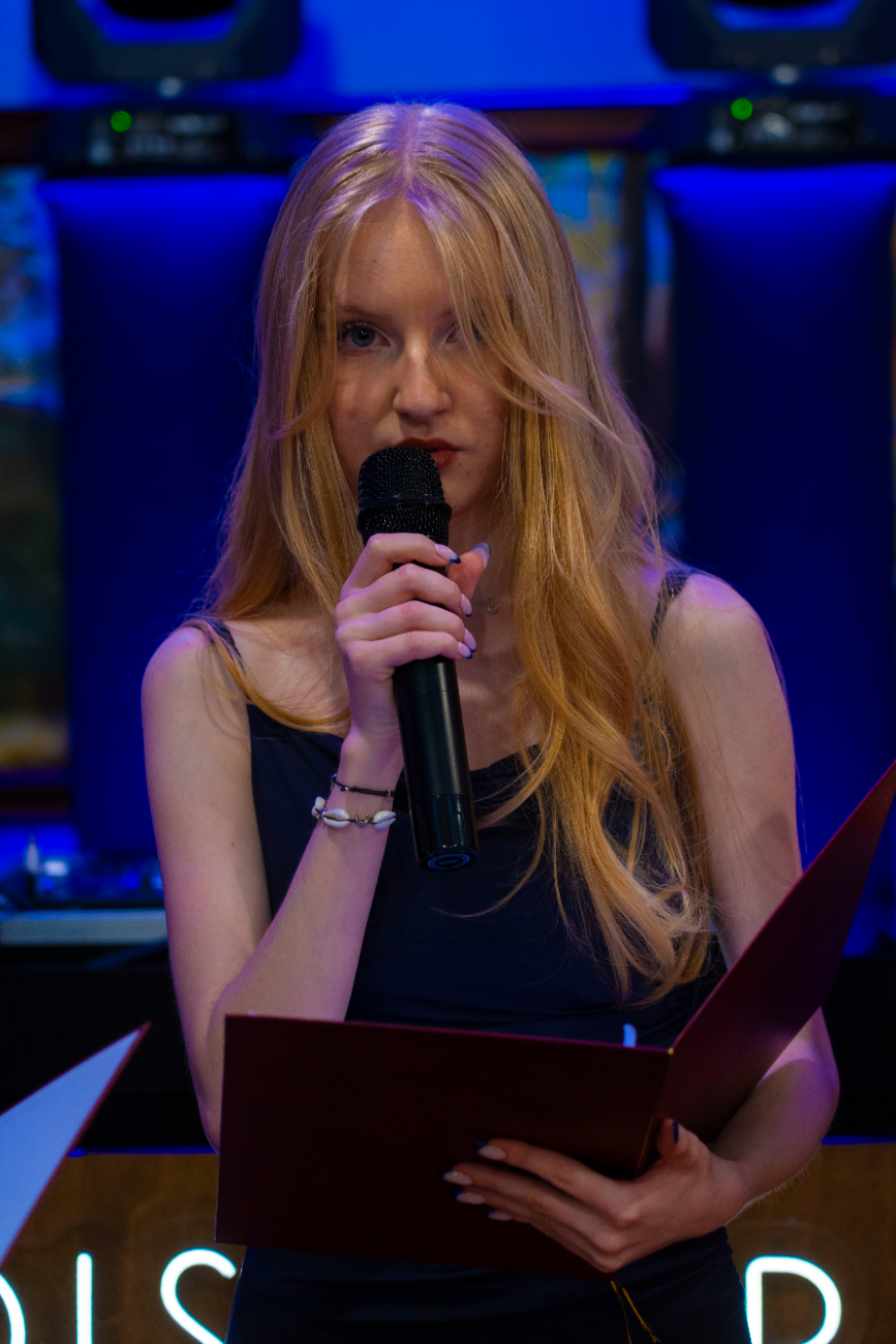 To był wyjątkowy bal. Zobacz, jak bawili się ósmoklasiści z Jedynki