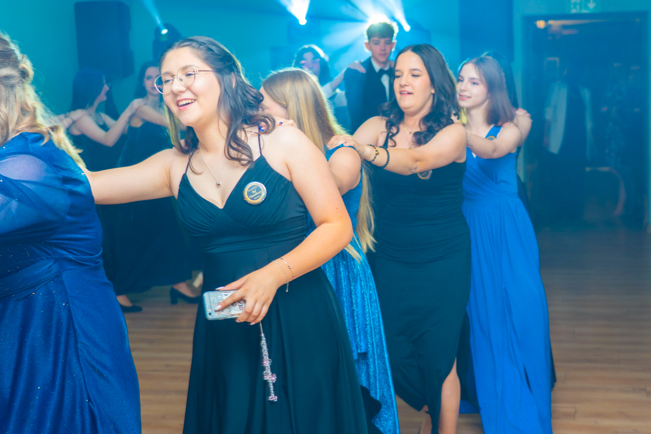 To był wyjątkowy bal. Zobacz, jak bawili się ósmoklasiści z Jedynki