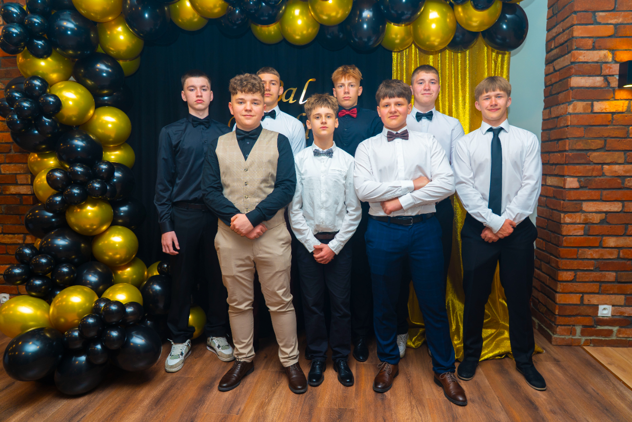 To był wyjątkowy bal. Zobacz, jak bawili się ósmoklasiści z Jedynki