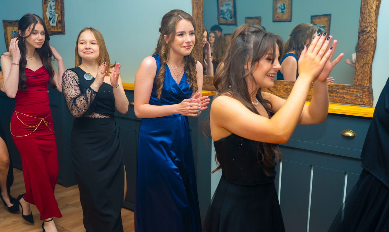 To był wyjątkowy bal. Zobacz, jak bawili się ósmoklasiści z Jedynki