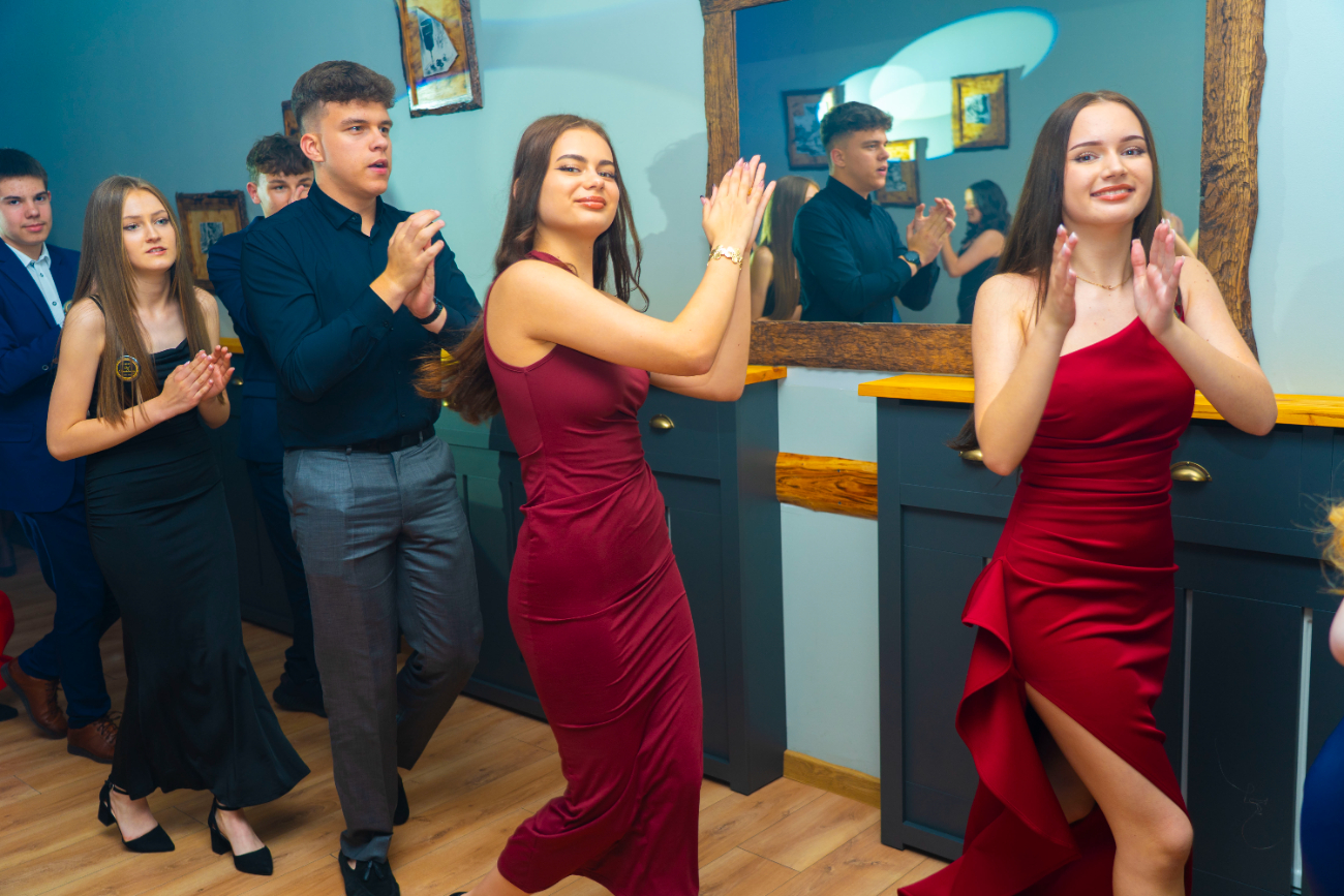 To był wyjątkowy bal. Zobacz, jak bawili się ósmoklasiści z Jedynki