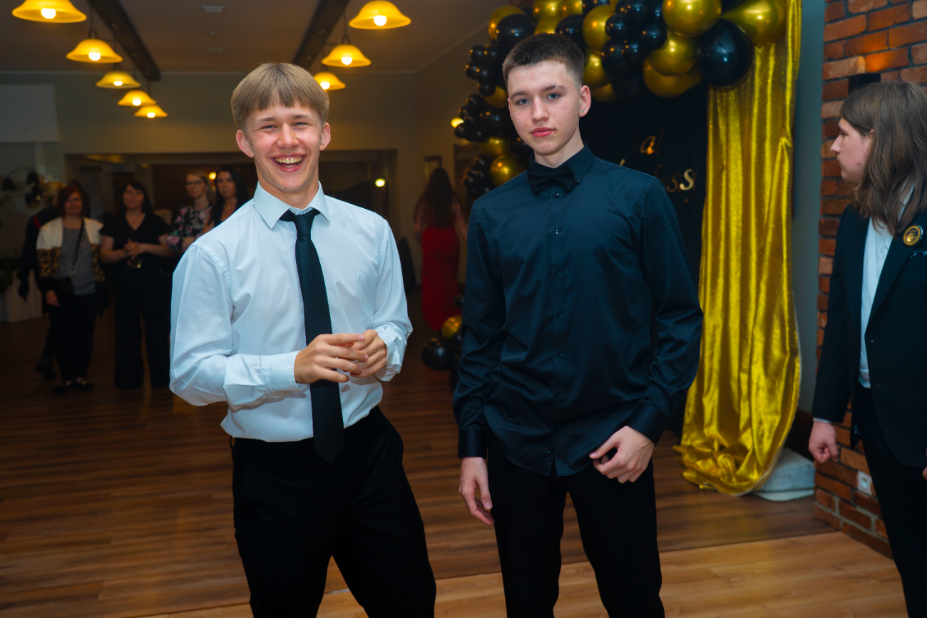 To był wyjątkowy bal. Zobacz, jak bawili się ósmoklasiści z Jedynki