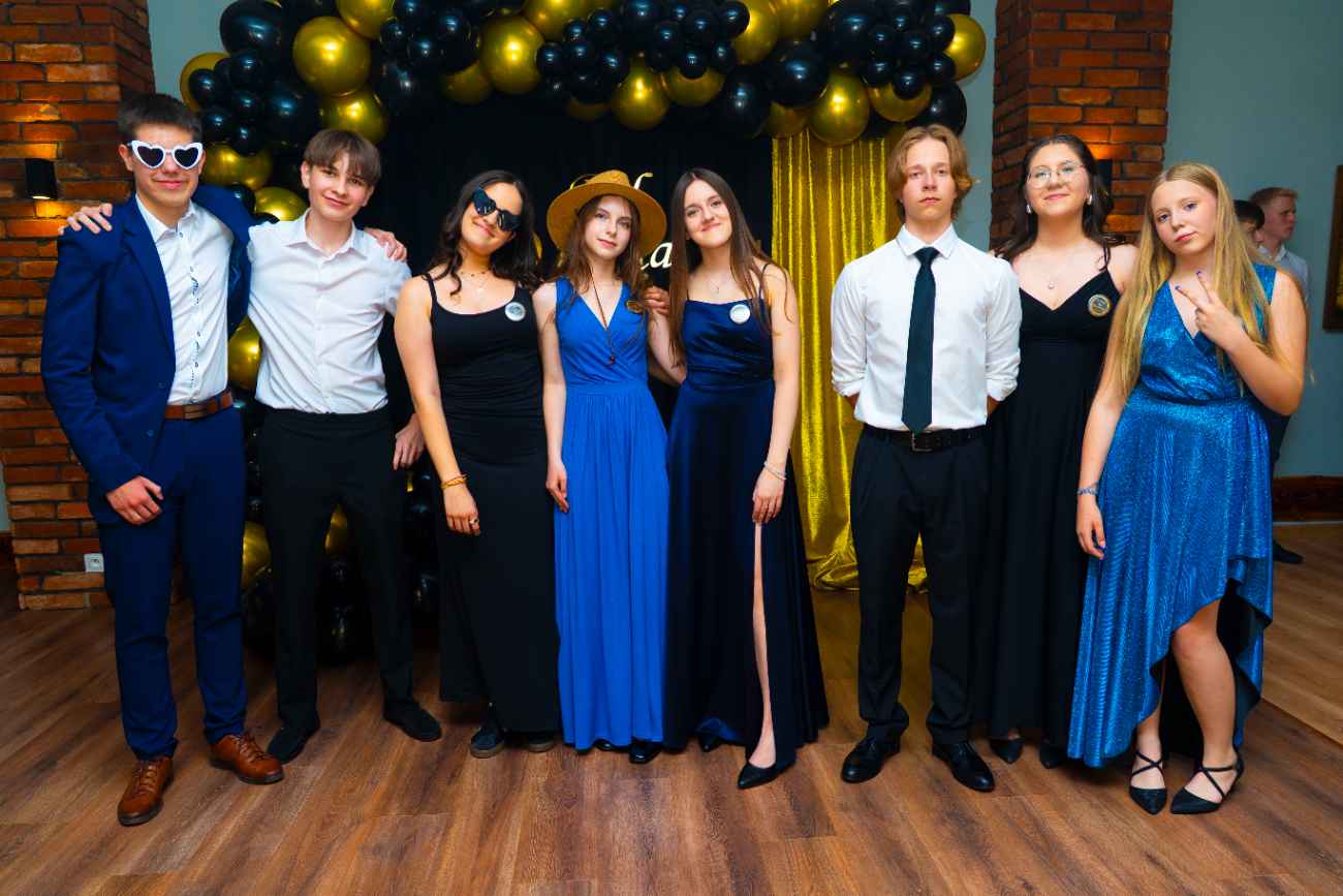 To był wyjątkowy bal. Zobacz, jak bawili się ósmoklasiści z Jedynki