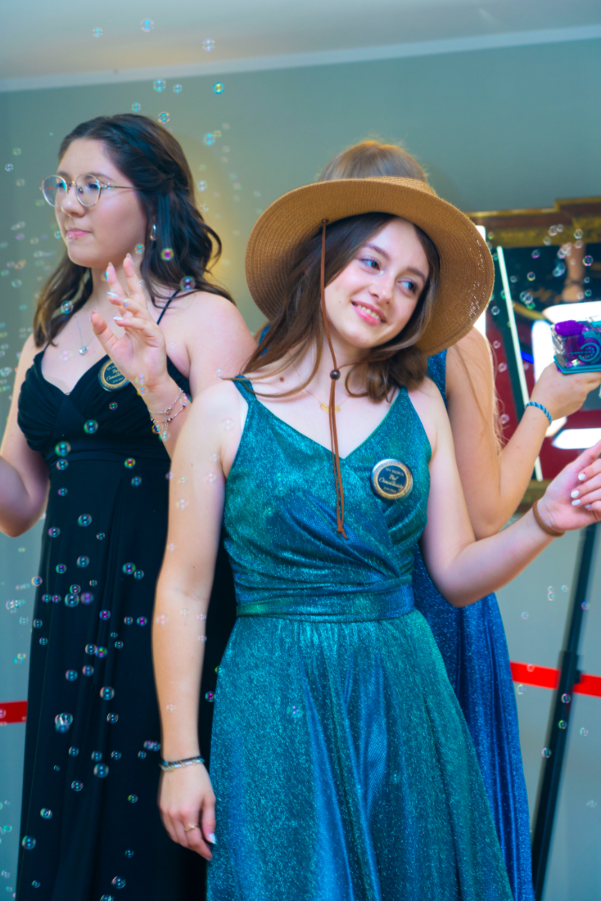 To był wyjątkowy bal. Zobacz, jak bawili się ósmoklasiści z Jedynki