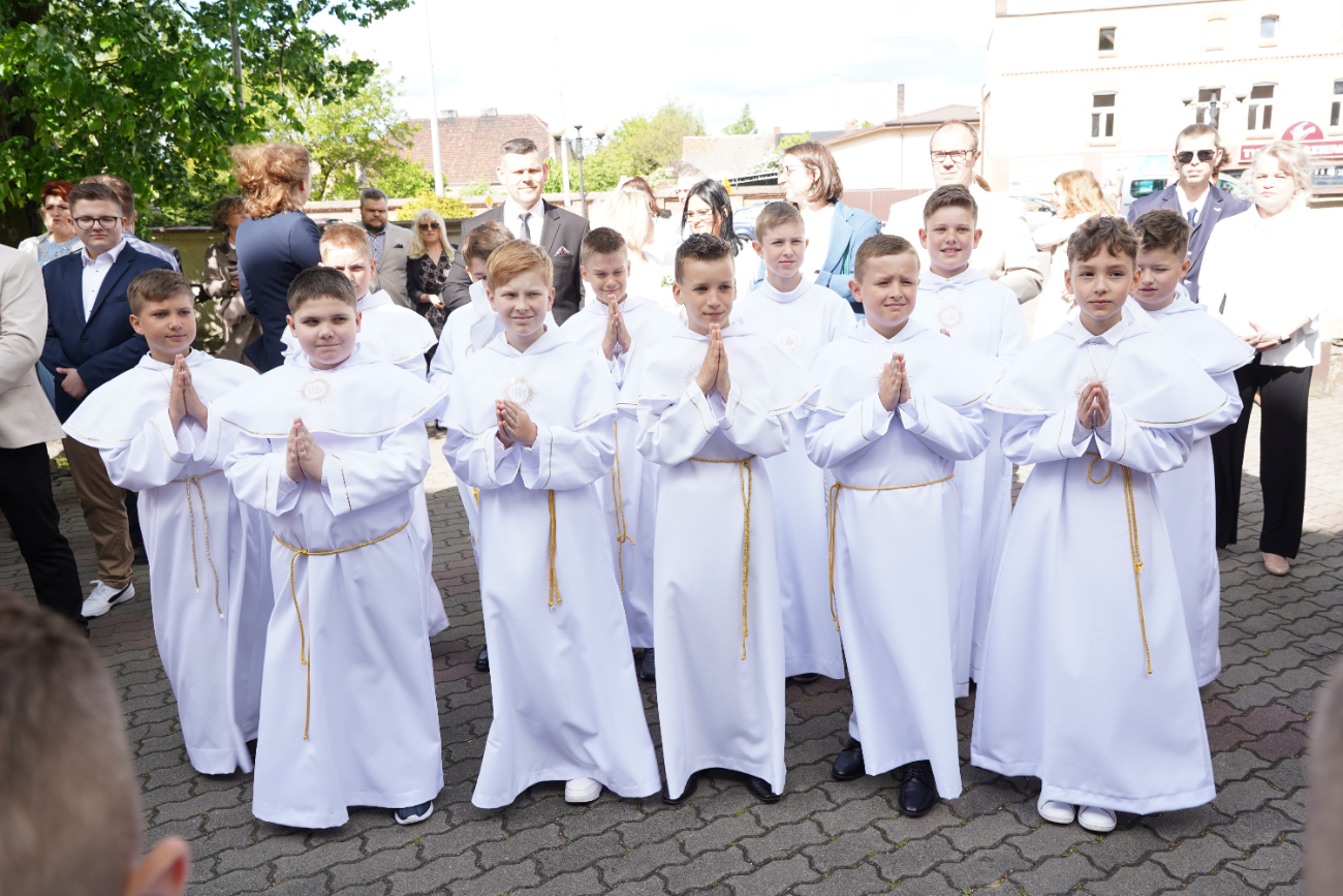 Komunia w Strzałkowie ZDJĘCIA