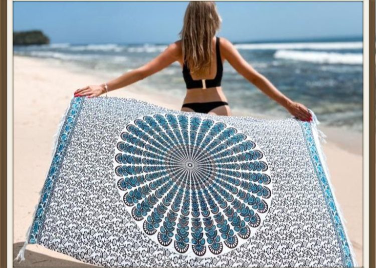 Ponadczasowa chusta plażowa — pareo, które odmieni Twoją wakacyjną stylizację