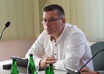 Radny o pracy zarządu powiatu: Za długo już trwa rozliczanie poprzednich działań