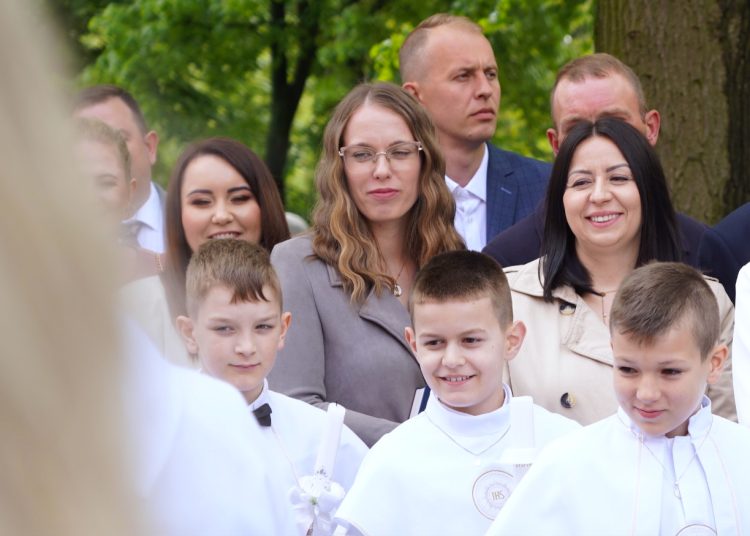 Komunia w Ostrowitem ZDJĘCIA