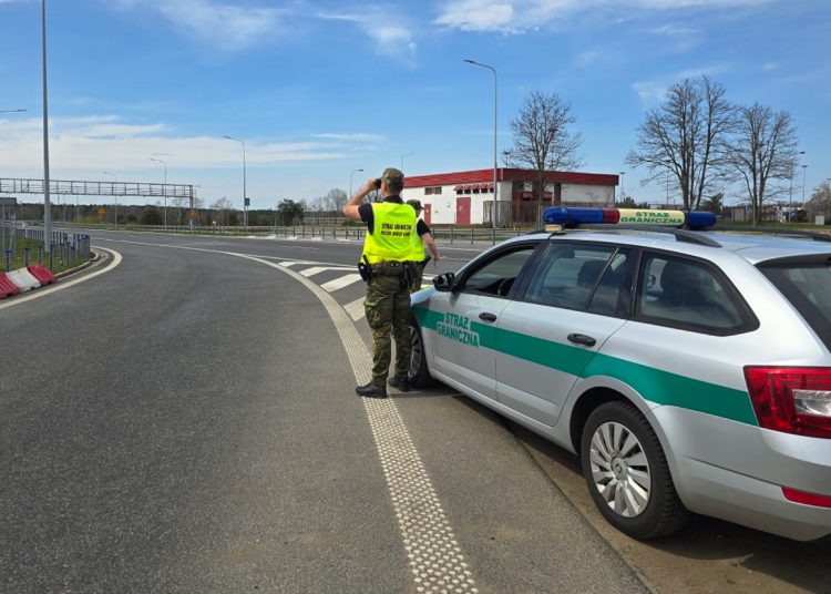 Cudzoziemcy zatrzymani na A2 w naszym powiecie