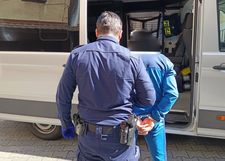 W okolicy: 70-latek trafił do aresztu. Pokrzywdzoną jego żona
