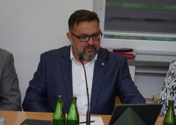 Radny złożył interpelację. Chodzi o chodnik