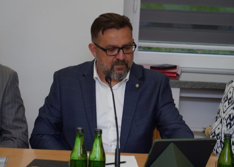 Radny złożył interpelację. Chodzi o chodnik