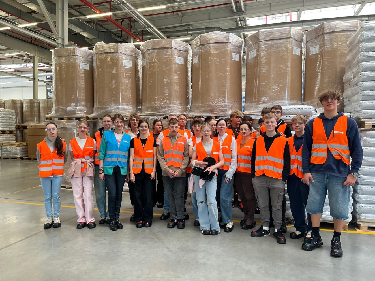 Uczniowie z Kowalewa w Hellermann Tyton