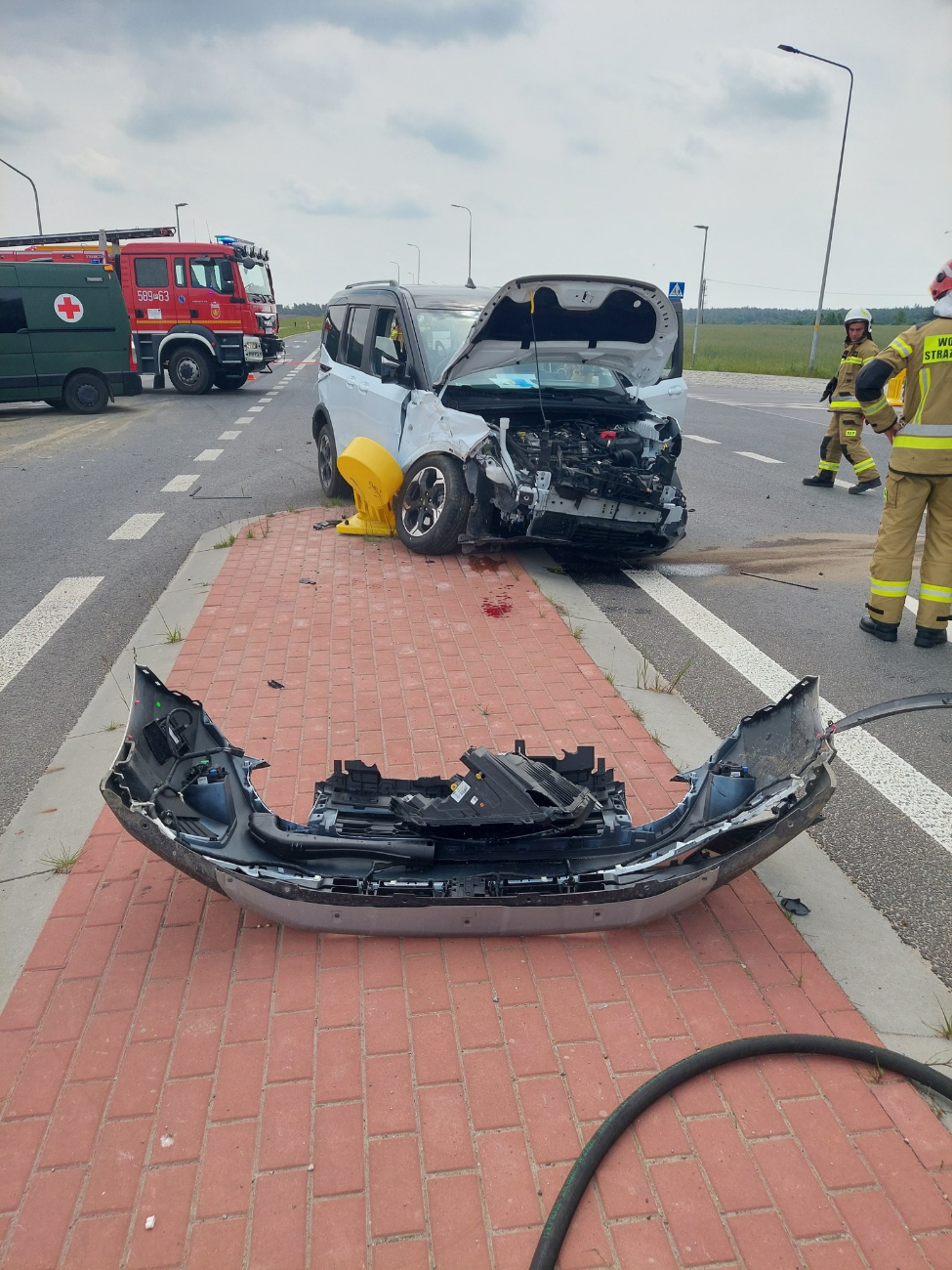 Wypadek na nowej drodze. Zderzyły się dwa auta