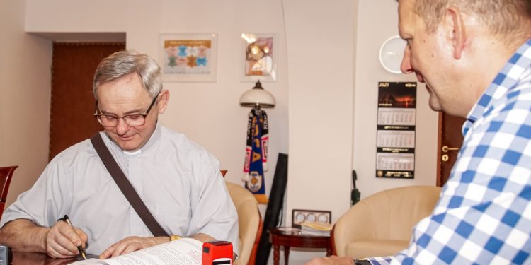 Powiat dotuje parafie. Pieniądze na dwa zabytki