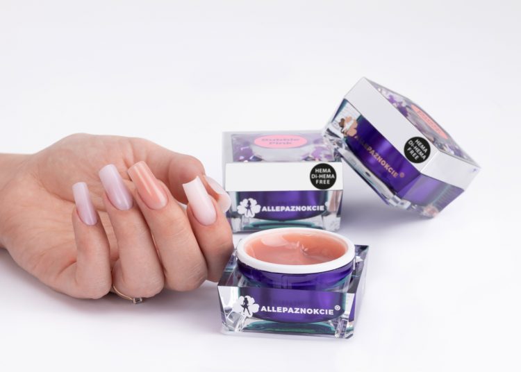 Czym charakteryzuje się akrylożel do paznokci?