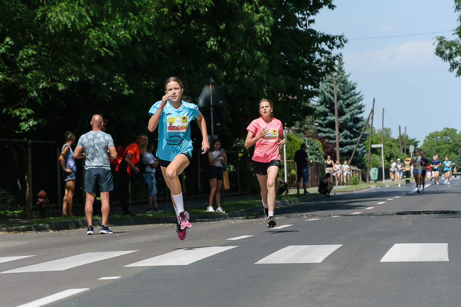 Biegło prawie 200 zawodników. Zobacz zdjęcia ze Strzałkowa