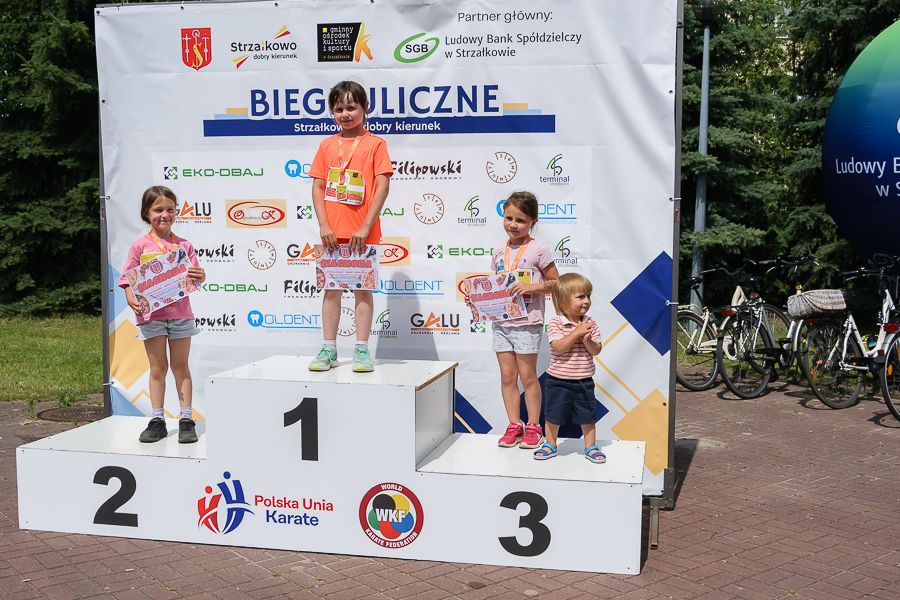 Biegło prawie 200 zawodników. Zobacz zdjęcia ze Strzałkowa