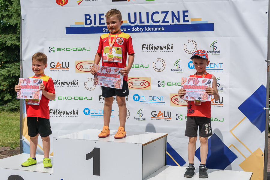 Biegło prawie 200 zawodników. Zobacz zdjęcia ze Strzałkowa