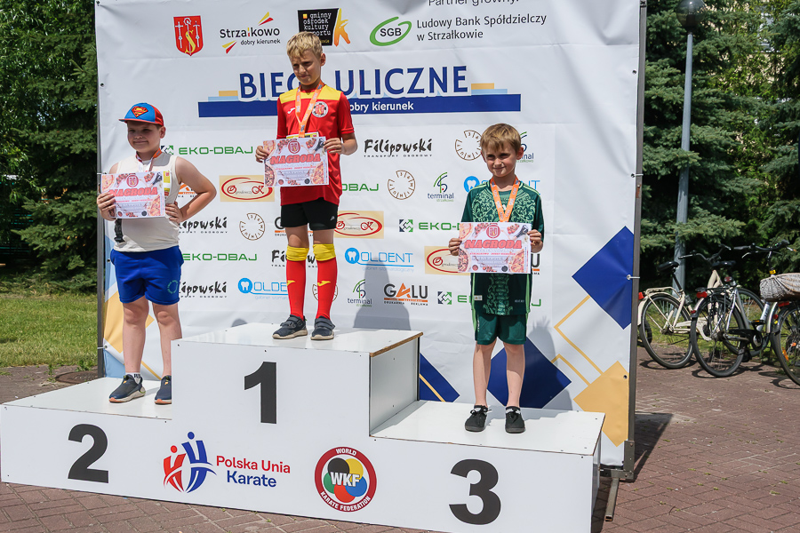 Biegło prawie 200 zawodników. Zobacz zdjęcia ze Strzałkowa