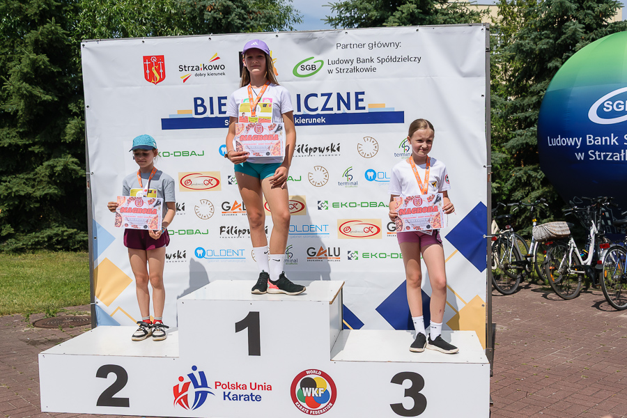 Biegło prawie 200 zawodników. Zobacz zdjęcia ze Strzałkowa