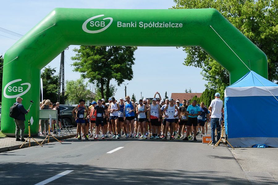 Biegło prawie 200 zawodników. Zobacz zdjęcia ze Strzałkowa