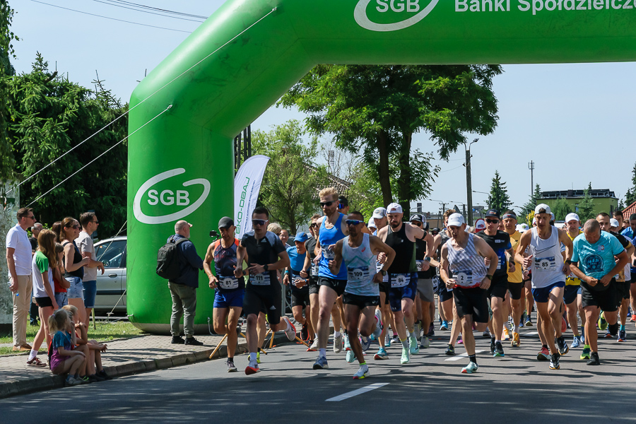 Biegło prawie 200 zawodników. Zobacz zdjęcia ze Strzałkowa