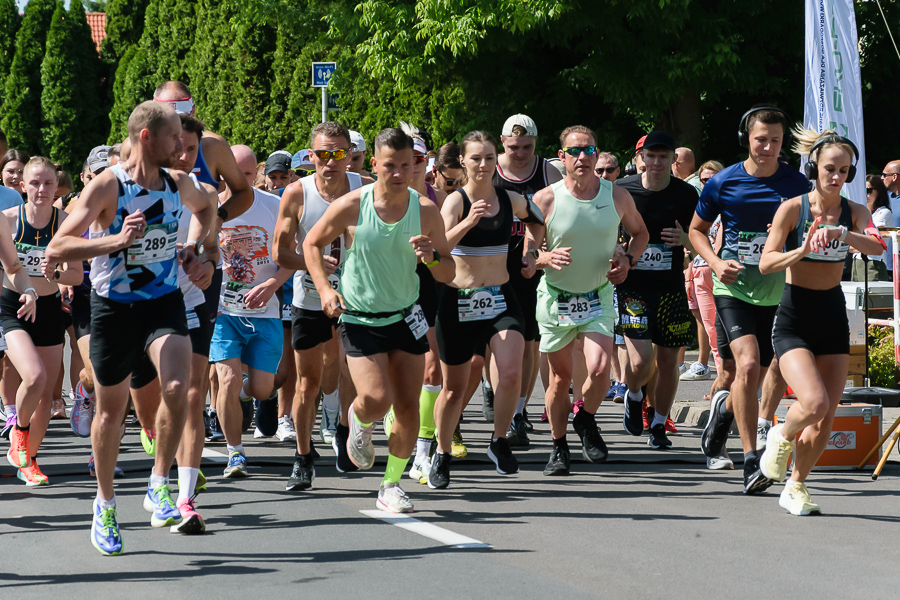 Biegło prawie 200 zawodników. Zobacz zdjęcia ze Strzałkowa
