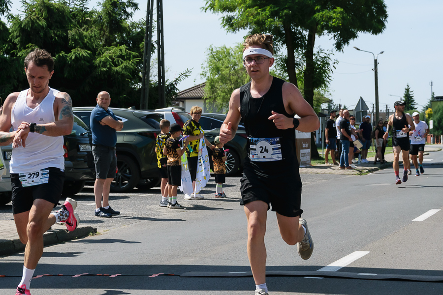 Biegło prawie 200 zawodników. Zobacz zdjęcia ze Strzałkowa