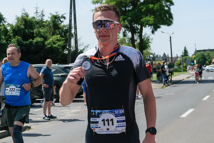 Biegło prawie 200 zawodników. Zobacz zdjęcia ze Strzałkowa
