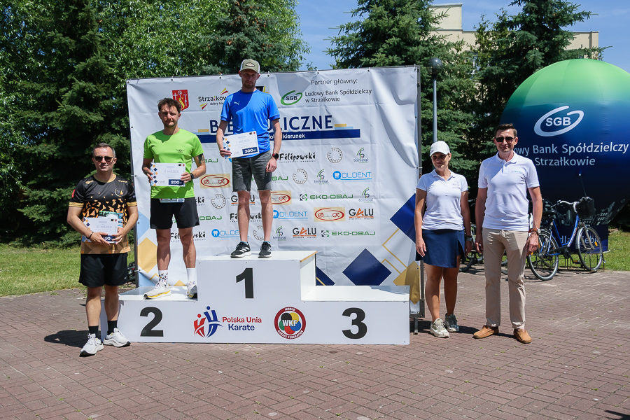 Biegło prawie 200 zawodników. Zobacz zdjęcia ze Strzałkowa