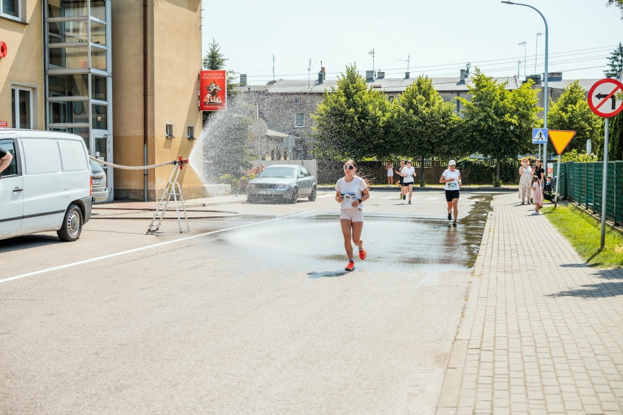 Biegło prawie 200 zawodników. Zobacz zdjęcia ze Strzałkowa