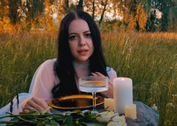 „To bardzo osobista piosenka o pragnieniu prawdziwej, trwałej miłości”