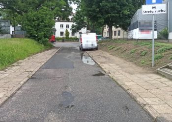 Brakuje miejsc parkingowych. Radny wskazuje, gdzie można je utworzyć