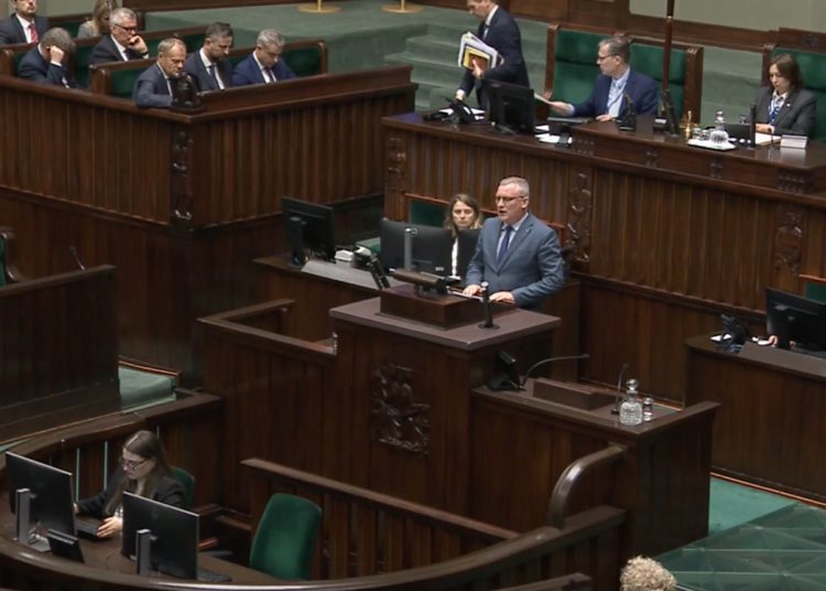 Głosowanie ws. wotum zaufania dla rządu. Słupecki poseł zwraca uwagę na ważną kwestię