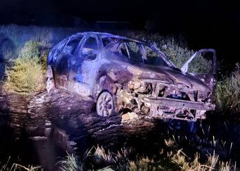 Na polnej drodze spłonął samochód