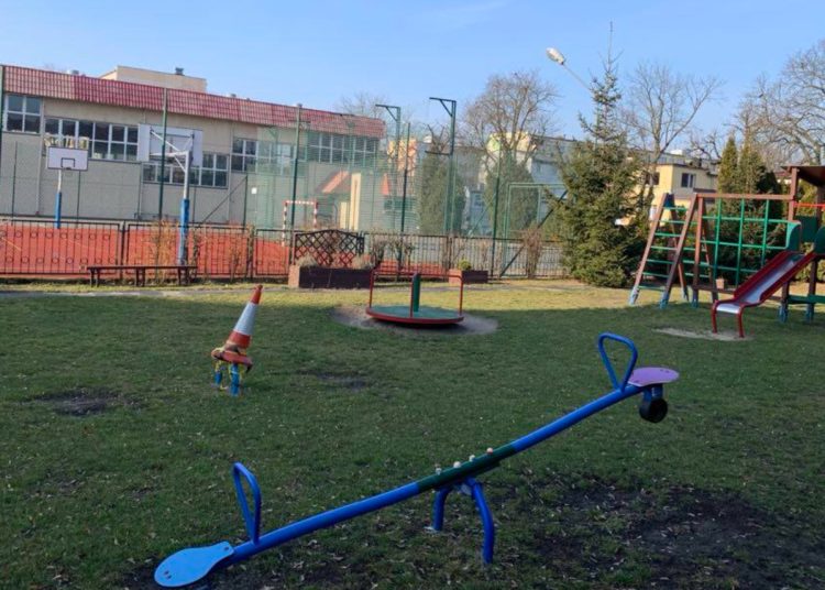 Dobra wiadomość dla uczniów Jedynki. W wakacje powstanie nowy plac zabaw