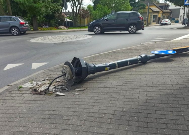 Latarnia leży przy rondzie. Uważajcie!