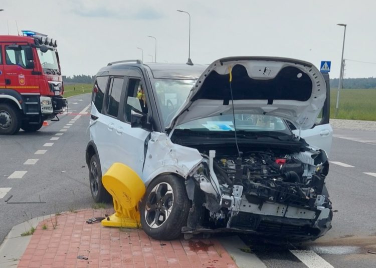 Wypadek na nowej drodze. Zderzyły się dwa auta