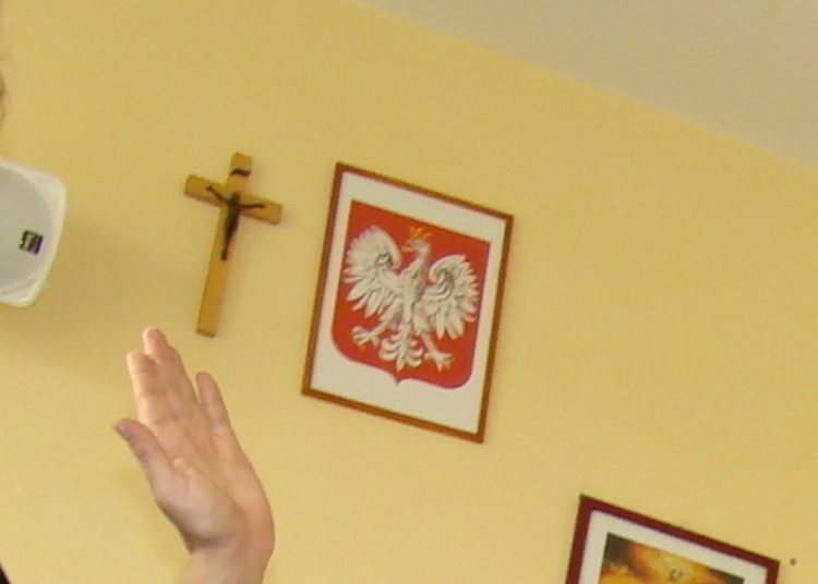 Religia tylko na początku i końcu zajęć? Dyrektor mówi o „martwym przepisie”