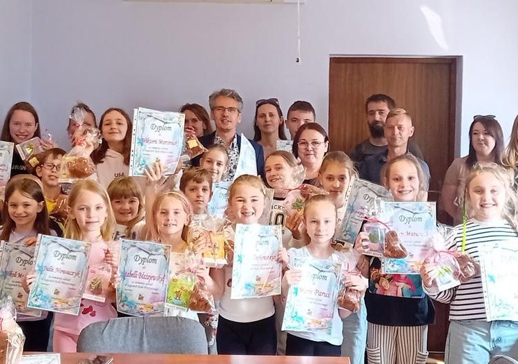 Zakończyli kolejny rok… z plastyką