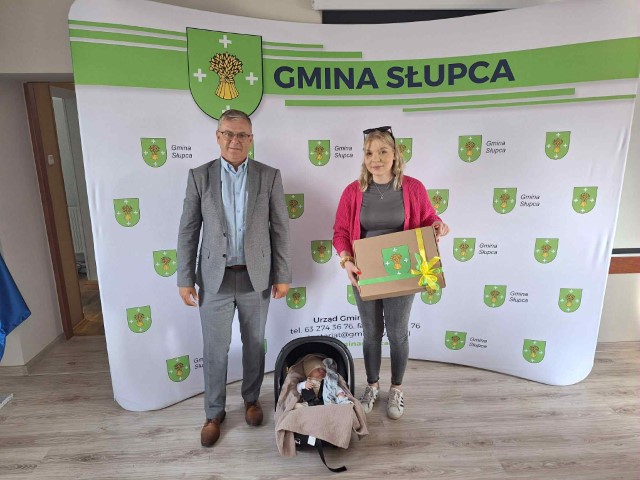 Witaj maluszku! Wójt wręczył kolejne wyprawki