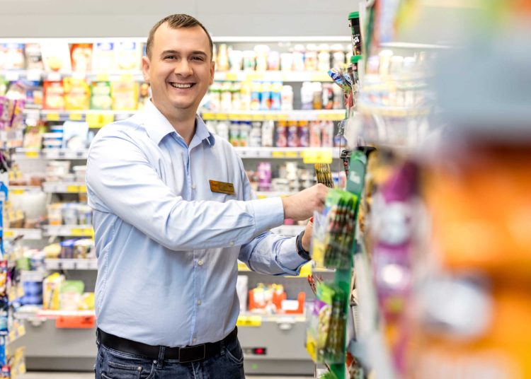 Ile zarabia franczyzobiorca Żabki? Czy franczyza się opłaca?