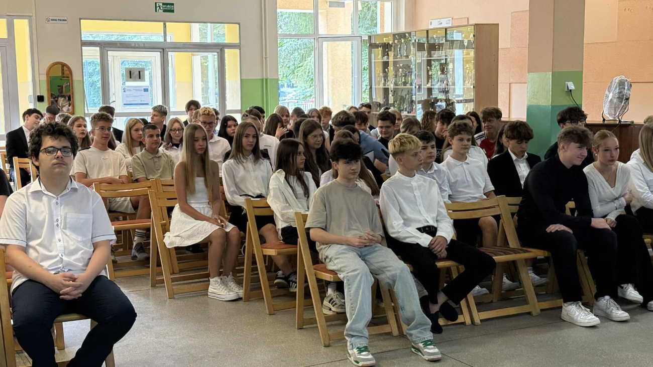 Na świadectwach mają prawie same szóstki. Absolwenci wyróżnieni