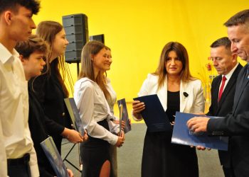 Uczniowie dostali po 500 zł